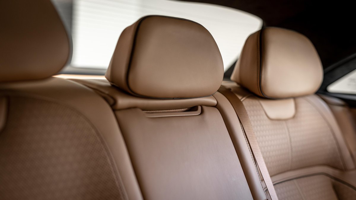 Sleek exterior. Expansive interior. Our online configurator helps you choose your perfect #LucidAir. bit.ly/3vcqJSr