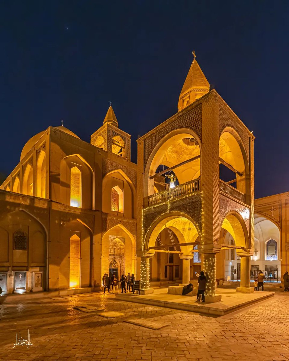 PersianGryphon's tweet photo. Christmas Eve Vibes in #Iran 
📍 Vank Cathedral, Isfahan
#MerryChristmas &amp; #HappyHolidays 
💚🤍❤️
Photo credit:
 @alijanlou.amin
🌐 #discover_iran_discover_the_world 🌐
By @PersianGryphon 
📧 info@persiangryphon.com
📲 Whatsapp: +98 933 517 0481 https://t.co/DjtUuKtewa