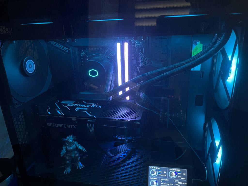wallyjunior's tweet photo. @lockgamer_
#fritandosetup #SETUPLOCKGAMER  
first-time build!
Z790 Aorus elite Ax 
i7 13700 
Walter Master Liquid 360l core 
64 Gb DDR5 Corsair
RTX 3060 12gb
Corsair 850W 
2 Ssds Fury 1tb + 2tb 
Lancool 216 Lian Li
Asus 24 véio + Cintiq 22HD Wacom
Teclado, mouse e telinha = Ali https://t.co/lHXpBpZpT0