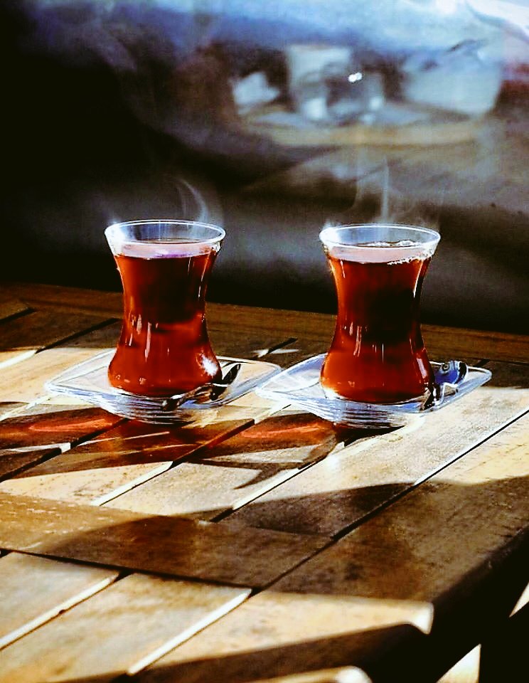 Sah60Ozlem's tweet photo. 📌

Senin pişmanlıkların benim affedişlerim oturup iki çay içse. 
Hesabı yine benim iyi niyetim öder ... https://t.co/PhxEMsgZhz