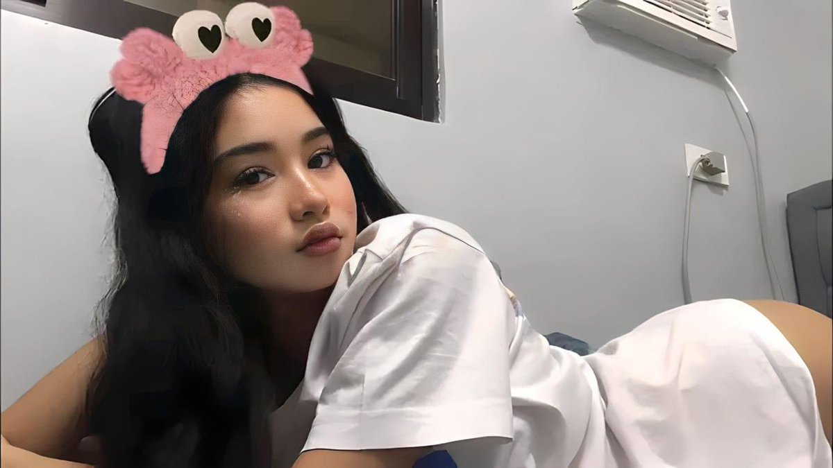 eishyso's tweet photo. likes + replies get more pics in dms 🐱 https://t.co/zLdE5FYfgZ