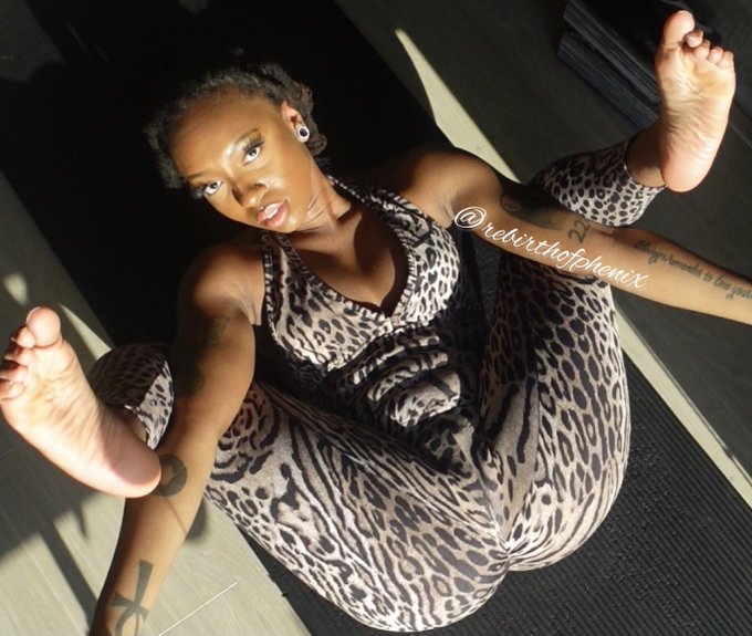 come do yoga with me? https://t.co/hMZcYdbEU4