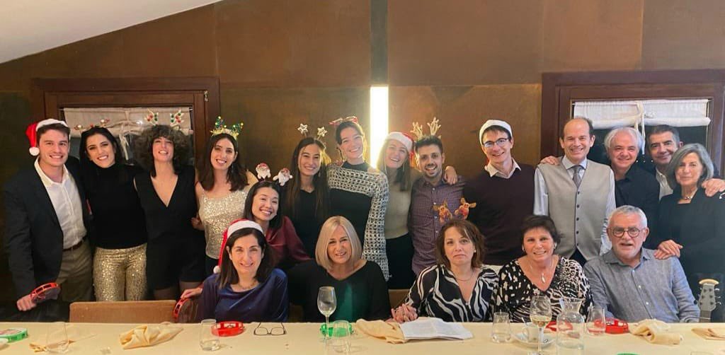 reuma_hub's tweet photo. 🎄Wishing you all a Merry Christmas and a Happy New Year from the Rheumatology Department of Bellvitge University Hospital! ✨❄️#SeasonsGreetings #HappyHolidays https://t.co/HiqLNKEOVh