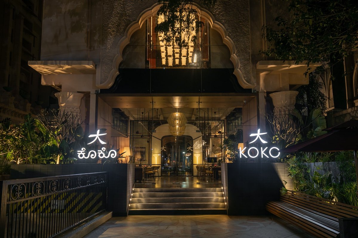 KOKO unveils a luxurious Asian dining experience in Bengaluru. Pebble Street Hospitality's culinary gem transcends tradition with Chef Eric Sifu's Cantonese and Japanese creations. 

#finedining #luxurydining  #bangloredining #KOKO #bestdiningexperience 

zurl.co/2zbN
