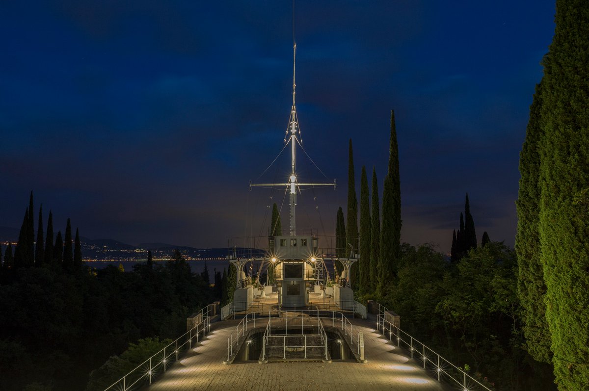 La Regia Nave Puglia in notturna
Foto @mbeckpeccoz 
#vittoriale #vittorialedegliitaliani #allascopertadelVittoriale #visitgardoneriviera #Vate #parco #navepuglia #giardiniditalia #visitgardalake #visitvittoriale