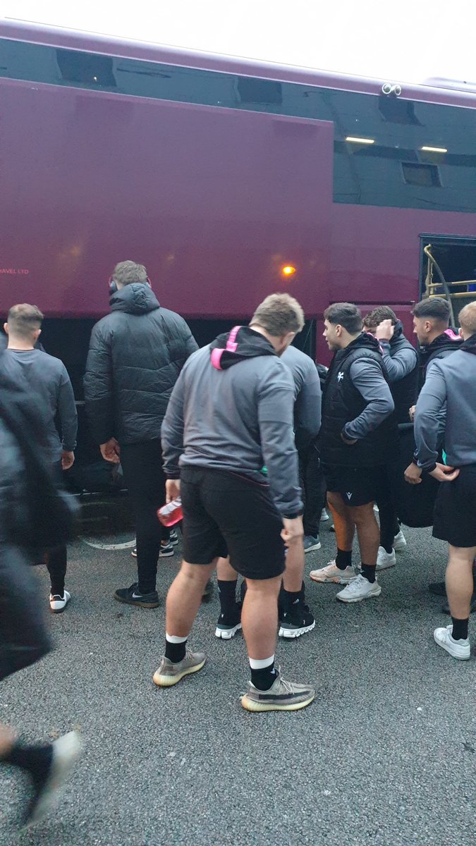 rich_corless's tweet photo. Rubbish shots of the team arriving at the ground @ospreys #DerbyDay #Ospreys #TurkeyStuffing https://t.co/OzzG0AmPgP