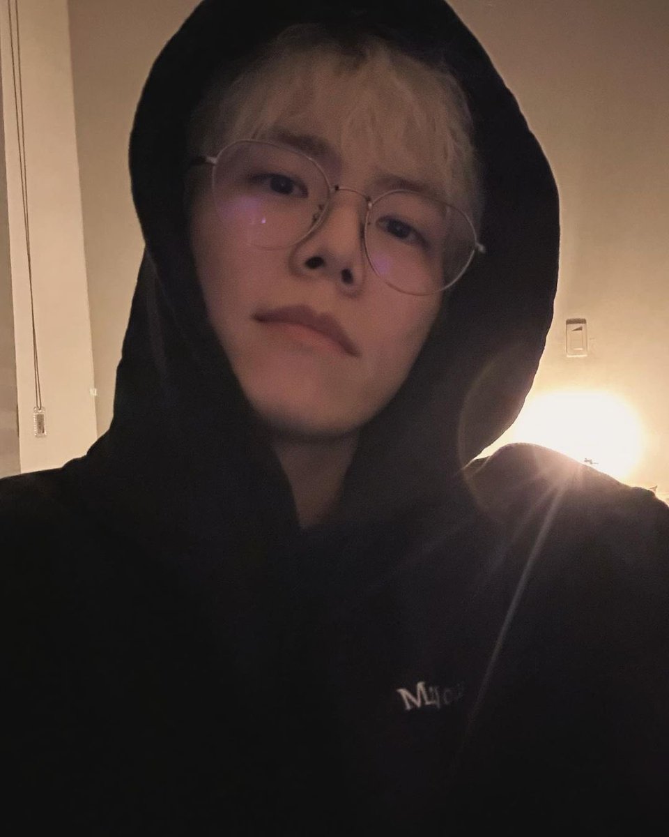 jeahyeonglee's tweet photo. I know it's late, but Merry Christmas 🎄 https://t.co/EFCBGfmucQ