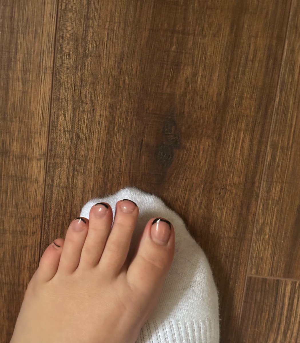 freakygirlera's tweet photo. who likes these little piggies, come get them and pay into my paypal you dirty losers 
#paypig #cucks #findom #footpics #feetpics #sellingfeet https://t.co/cYrCyP3xrS