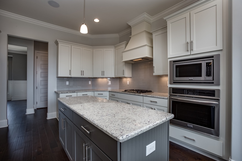 _WoodridgeHomes's tweet image. This is more than a kitchen; it's a masterpiece of style, functionality, and gourmet delight. Achieve your culinary aspirations in a space where every detail is a step closer to perfection. 

📸 @360nash

#woodridgehomes #nashvillebuilder #homebuilder #customhomes #nashvilletn