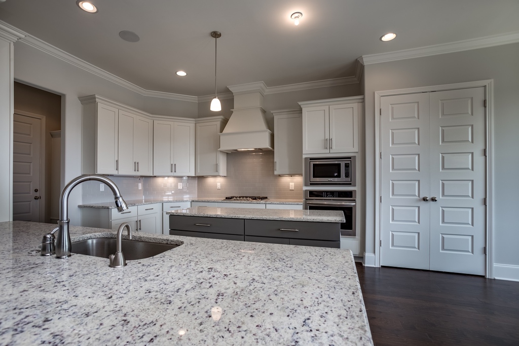 This is more than a kitchen; it's a masterpiece of style, functionality, and gourmet delight. Achieve your culinary aspirations in a space where every detail is a step closer to perfection. 

📸 @360nash

#woodridgehomes #nashvillebuilder #homebuilder #customhomes #nashvilletn
