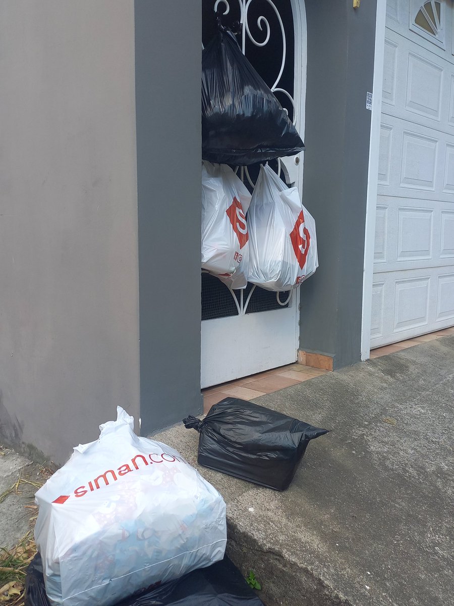 jd_ponce's tweet photo. @El_indioSV @negrita8580 @QDoradas @panchimalco_gob Alcalde @JorgeMejiaF ya pasaron 7 días de la última recolección de basura, por favor su ayuda a solucionar este problema Quintas Doradas Etapa 3 https://t.co/HoVxf6E1r6