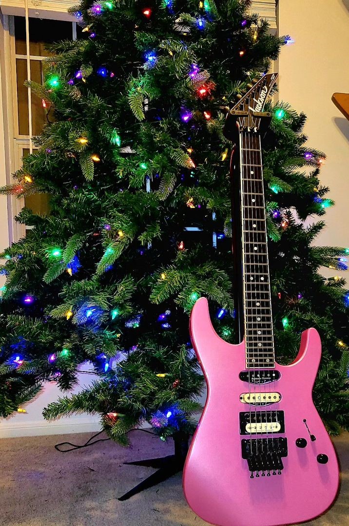 JacksonGuitars's tweet photo. Take a look at this Jackson Custom Shop beauty from Brett Coleman. Did you get a Jackson under the tree? Show us using #ItsInMyBlood! https://t.co/4RGRmuRe24