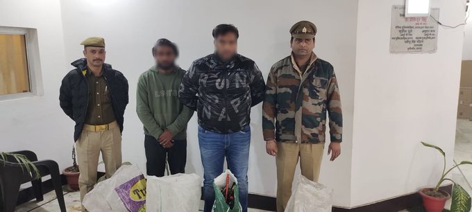 आगरा पुलिस का My Bar Headquarter पर छापा, दो गिरफ्तार, 14 हुक्का, 13 पाइप सील
