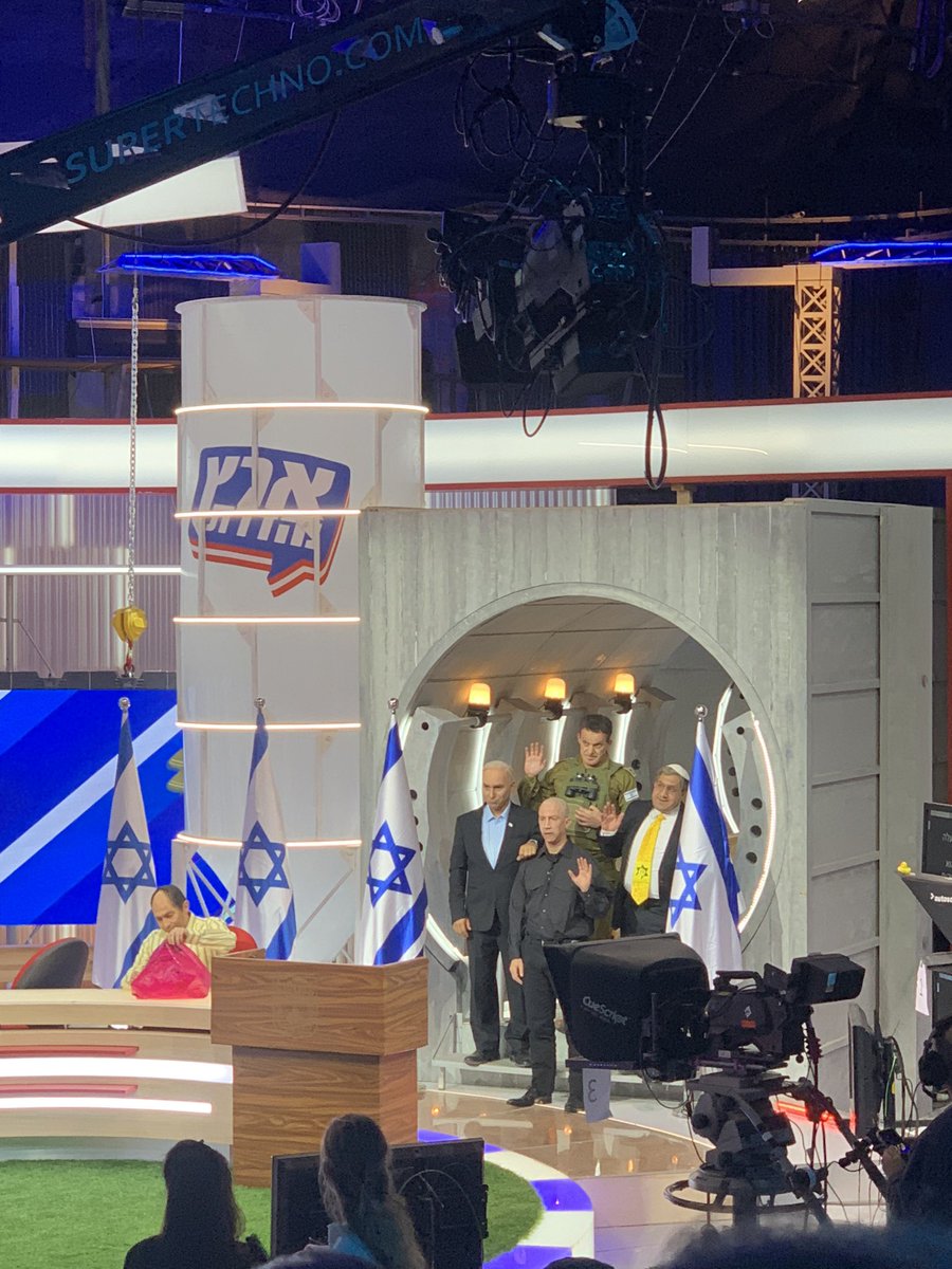shellycanetti's tweet photo. אני והקומונה מגיעים לתחנת באר שבע צפון- אוניברסיטה https://t.co/DyJbRfeIcX