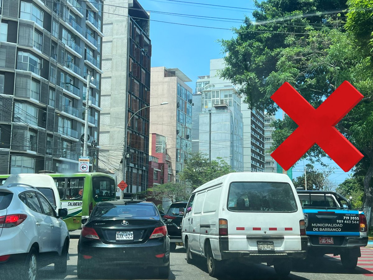 TEKIB0CAS's tweet photo. La @Barranco_Muni y sus carros eternamente mal cuadrados de Serenazgo te desean una feliz Navidad y un caótico año nuevo https://t.co/8ykecjRRDd