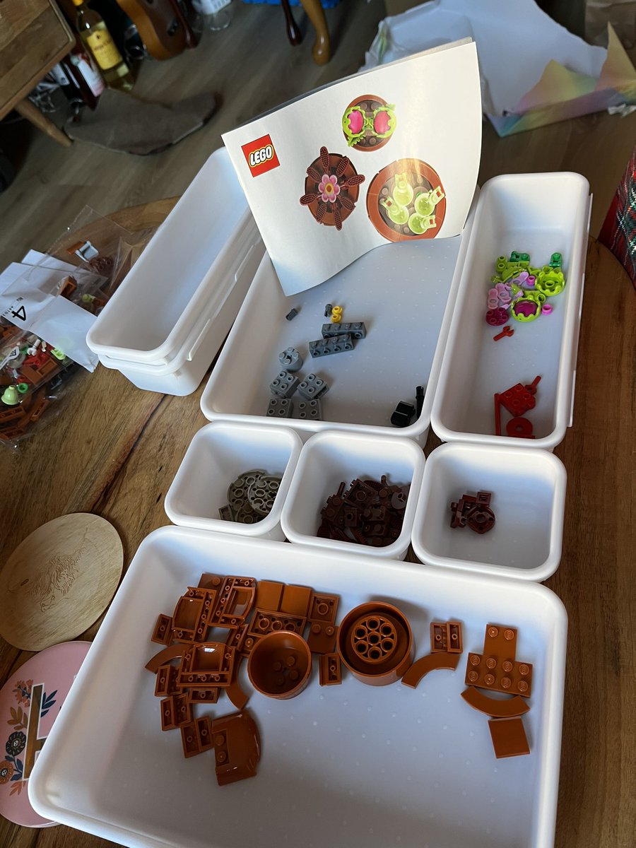 hari_d_har's tweet photo. It wouldn’t be Christmas without Lego. But being red/green colourblind in winter low light it can get a bit tricky. I a code and tray system to keep track of pieces and mark up my instructions! Would love to design colourblind system for @LEGO_Group  someday!! #visualimpairment https://t.co/gwDrao8LBh