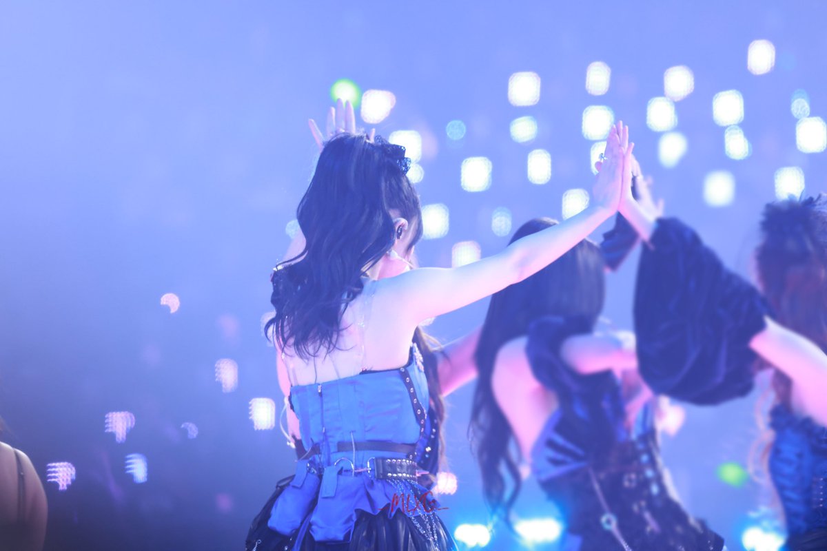 Mlxg0411's tweet photo. 231225 SBS 가요대전 

💙

#aespa #Karina #에스파 #카리나 https://t.co/YJ2scTpcS3