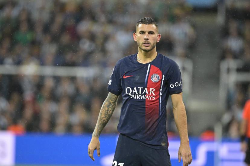 LMDPSG's tweet photo. Je pense déjà à une défense composée d’Achraf Hakimi, Lucas Hernandez, Marquinhos et Nuno Mendes. 🤩🔥

On va tellement bien manger, les frères. 🔴🔵 https://t.co/aiEP26b019