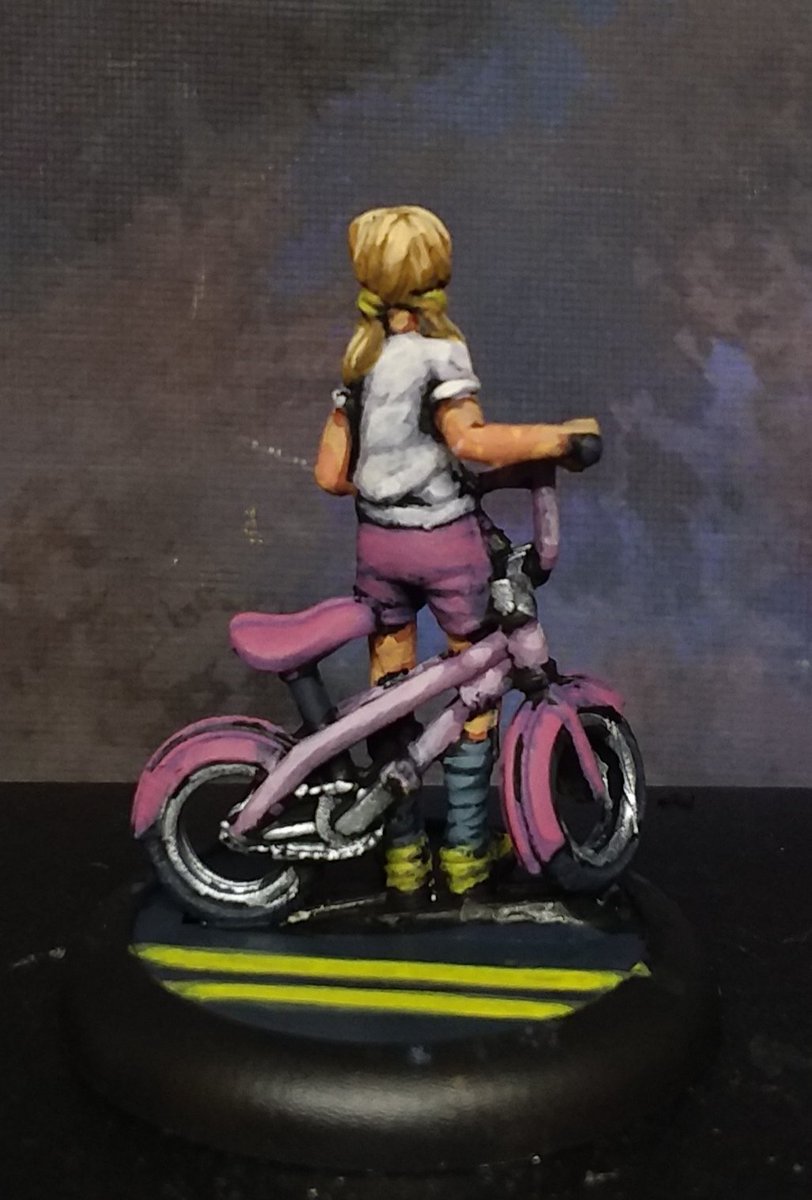Took some time last night and finished up 2 more minis for Kids on Bikes. I'll have photos of the 2nd one later today, as the 1st ones didn't turn out well. 
 #commissionpainting #PaintingMiniatures #miniatures #minipainting #kidsonbikesrpg
