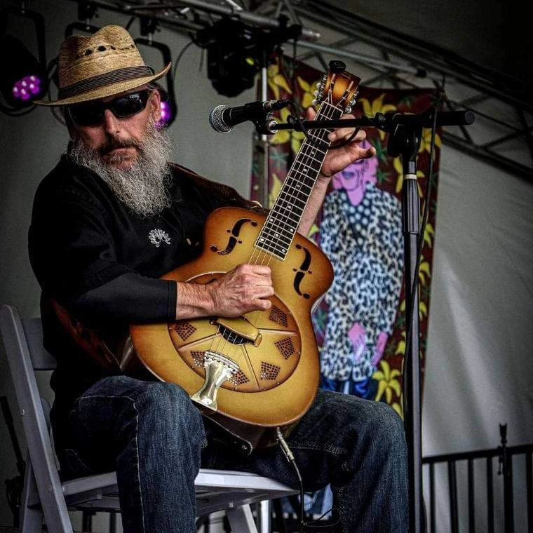 ♫♪ Special holiday *100 Proof* "Live Music" event with Whiskey Ryan TONIGHT at 7pm ♪♫
facebook.com/events/1598559…
#KBCO #WestSide #livemusic #holidayweek