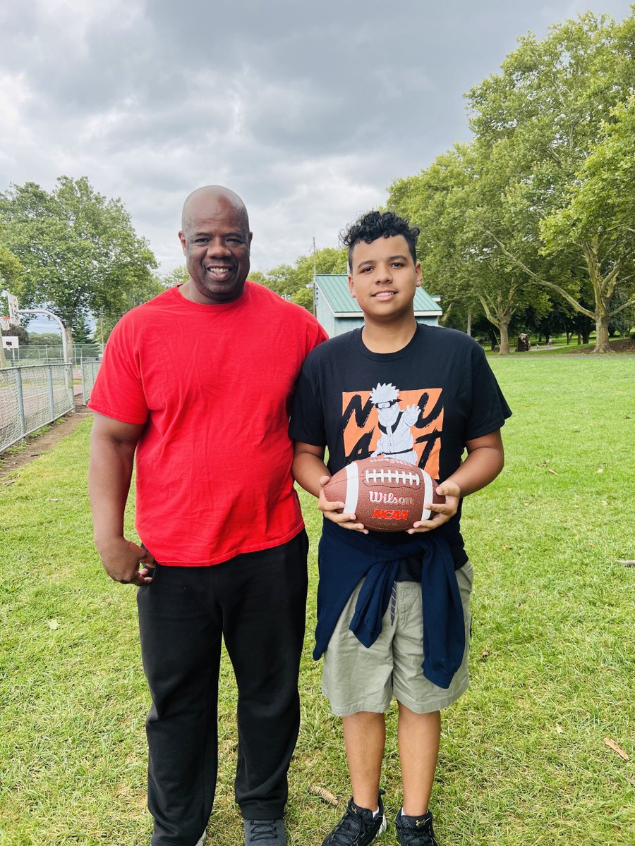BBBSLV's tweet photo. Get in the Game with Big Greg & Little Jayden - help us reach our goal of giving 100 kids on waiting list the chance to receive the gift of mentorship that will transform their lives today! https://t.co/IPqzLPdY4Q #tuesdaytalk #takeslittletobeBIG #merrychristmas #BIGgift #bbbslv https://t.co/uklu9gdQdX