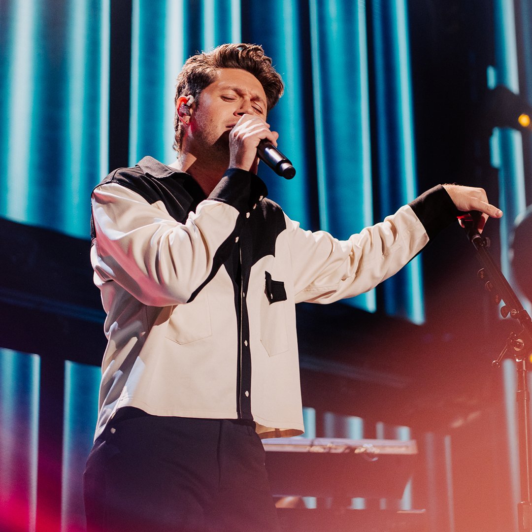 Mentally, I'm still at #iHeartJingleBall2023 being serenaded by @NiallOfficial 😍 Missed the show? Stream now on @hulu! ⁠ 📸: Anna Lee