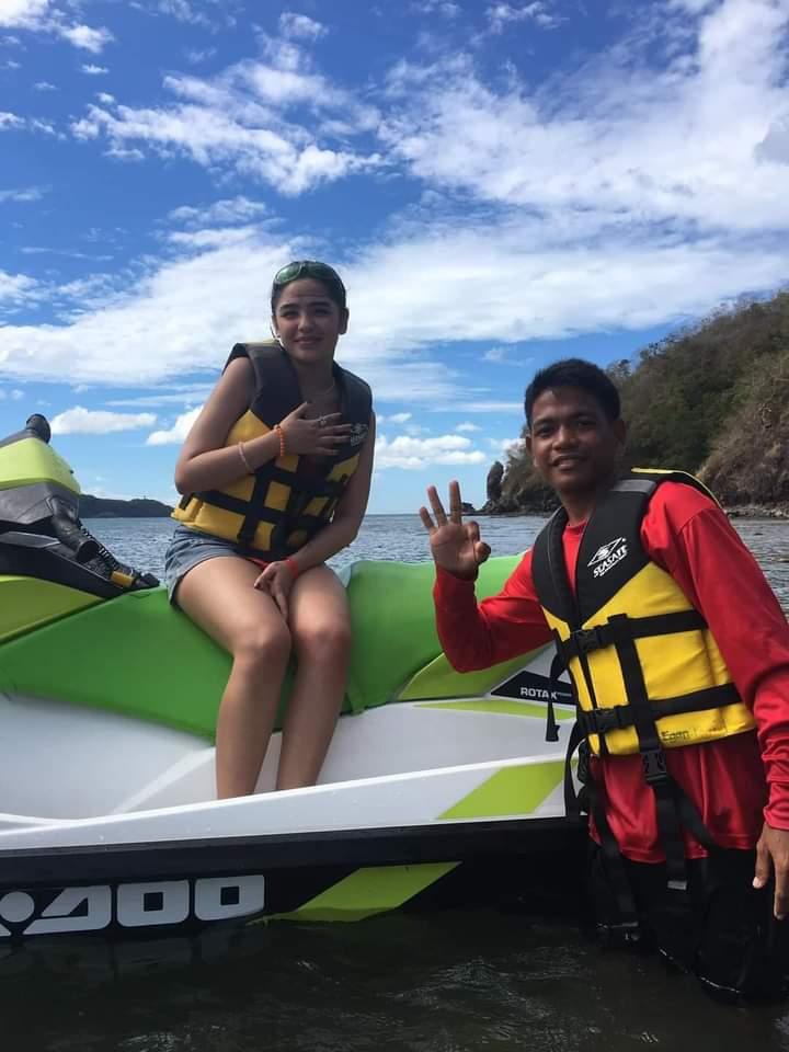 SheliMichi's tweet photo. conservative napo si Andrea ngaun kc wala po si papi.mahigpit ang bilin. charr. https://t.co/KpbvNaEYvi