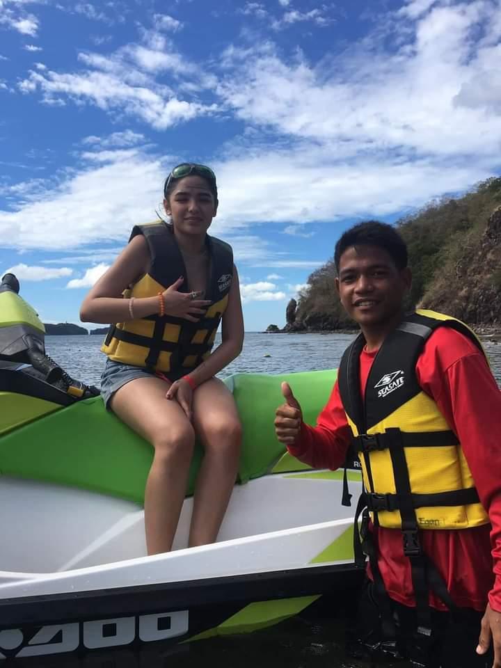 SheliMichi's tweet photo. conservative napo si Andrea ngaun kc wala po si papi.mahigpit ang bilin. charr. https://t.co/KpbvNaEYvi