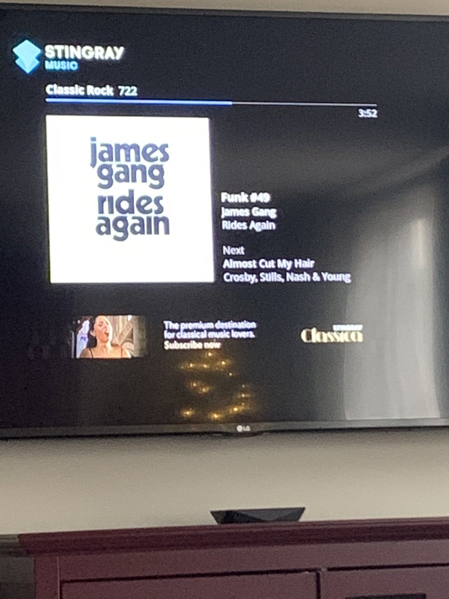 willmacYAAAY's tweet photo. Gather ‘round and zoom in folks.  Is it me or does it seem like there’s “a little something more” going on over at the Stingray Classica music channel? https://t.co/aLnPb7qNIj