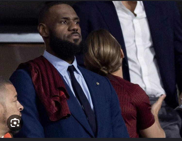 DonShelby__'s tweet photo. Es posible que LeBron sabe muy poco sobre quién es Vinicius. Quizás solo lo conoce por el único gol que se anotó en la final de Champions en París ante el equipo donde LeBron es accionista, partido que LeBron vio desde el estadio.

Pero seguro que LeBron no tiene puta idea quién es Pedri, Gavi, Lamine Yamal, Eric García o Raphinha.