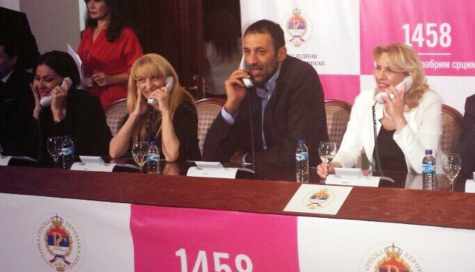 PressCeca's tweet photo. 📌 26.12.2013; Banja Luka - #Ceca je bila deo humanitarne akcije posvećene deci oboleloj od autizma, a pokavila se i na donatorskoj večeri, tokom koje je skupljeno 400.000KM. ⤵️
#Ceca2013 #SLjubavljuHrabrimSrcima https://t.co/n7rTh846gj