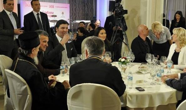 PressCeca's tweet photo. 📌 26.12.2013; Banja Luka - #Ceca je bila deo humanitarne akcije posvećene deci oboleloj od autizma, a pokavila se i na donatorskoj večeri, tokom koje je skupljeno 400.000KM. ⤵️
#Ceca2013 #SLjubavljuHrabrimSrcima https://t.co/n7rTh846gj