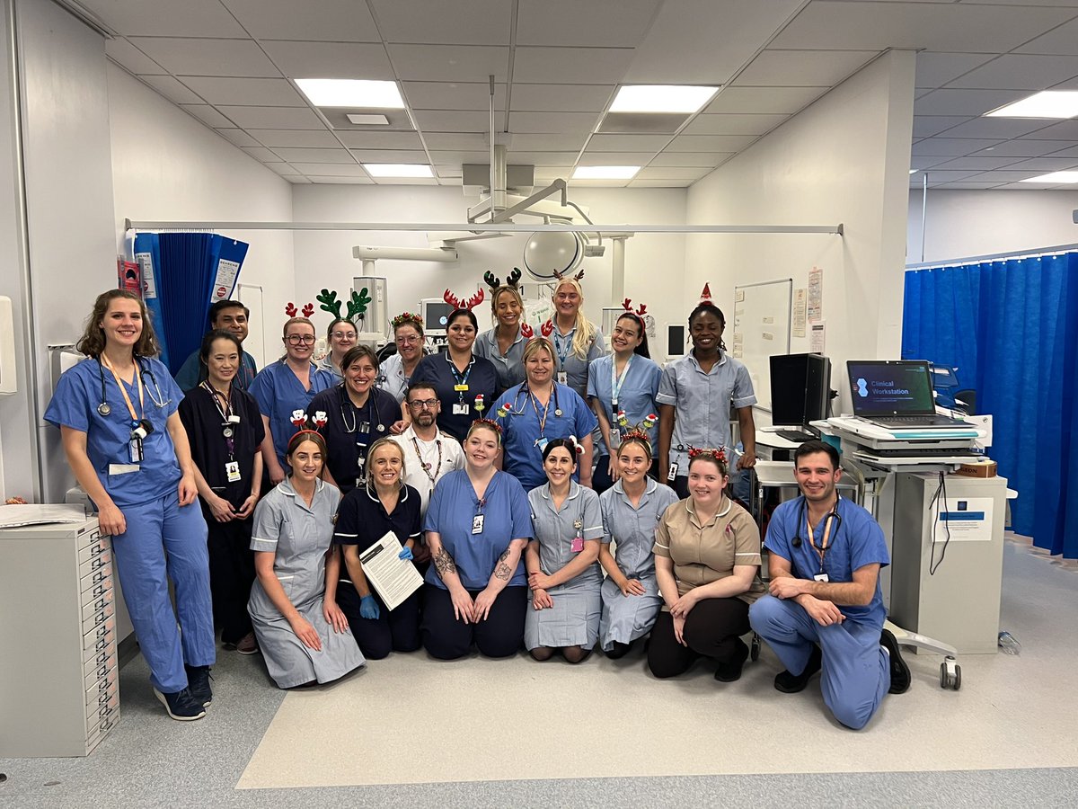sallyrichards83's tweet photo. Big thanks to the ED Christmas team.
Working hard and looking after patients rather than spending  time with their loved ones. #teamED #thebest @NewcastleHosps https://t.co/NaMs8JudEA