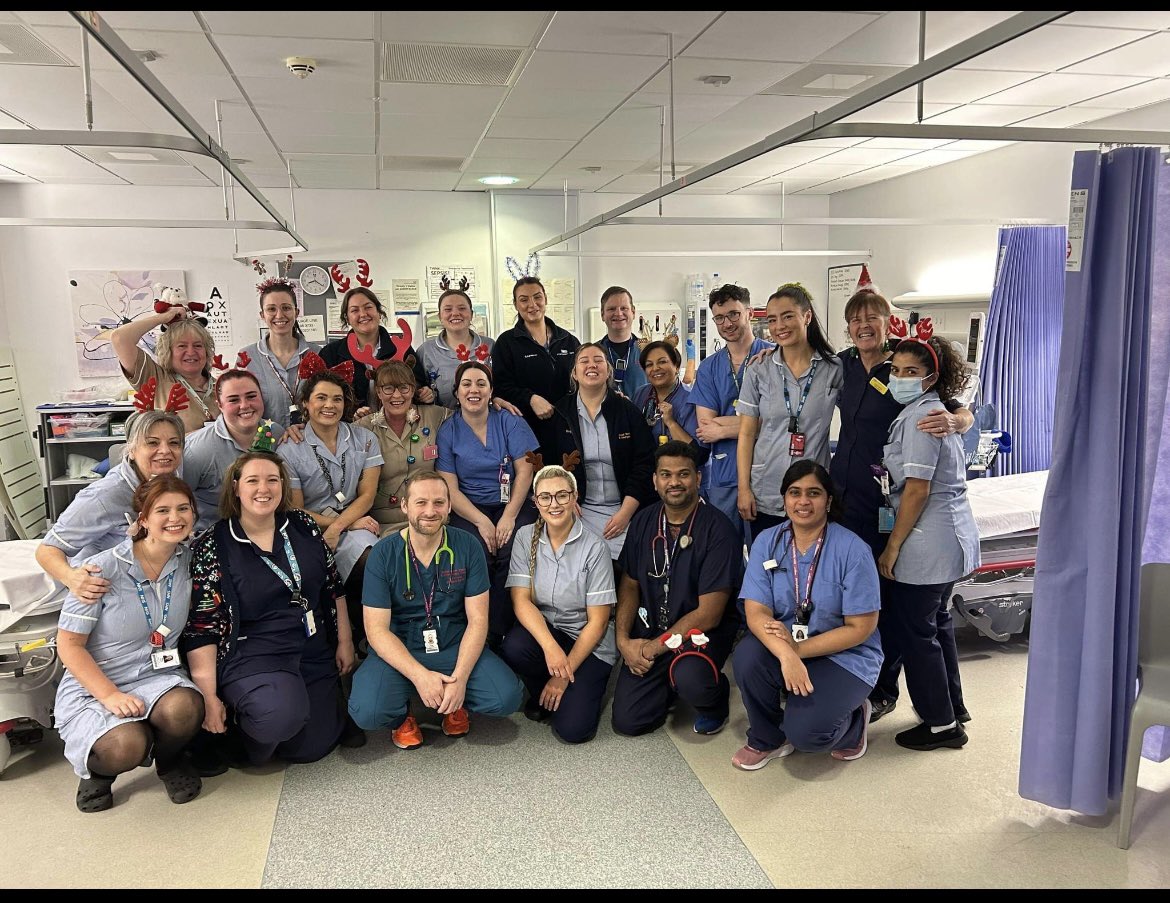 sallyrichards83's tweet photo. Big thanks to the ED Christmas team.
Working hard and looking after patients rather than spending  time with their loved ones. #teamED #thebest @NewcastleHosps https://t.co/NaMs8JudEA
