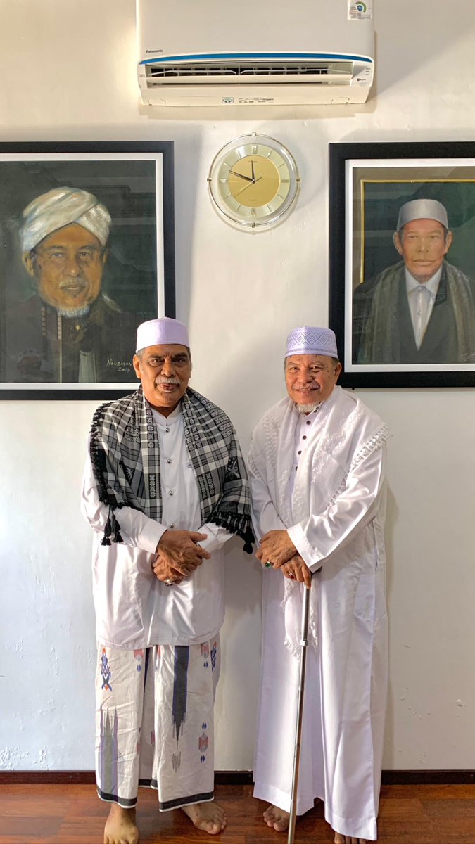 ILhamAbdhamid's tweet photo. Dua Ulama Besar Aceh Abu Mudi dan Abu Ulee Titie💞 https://t.co/8WmOShxbSL