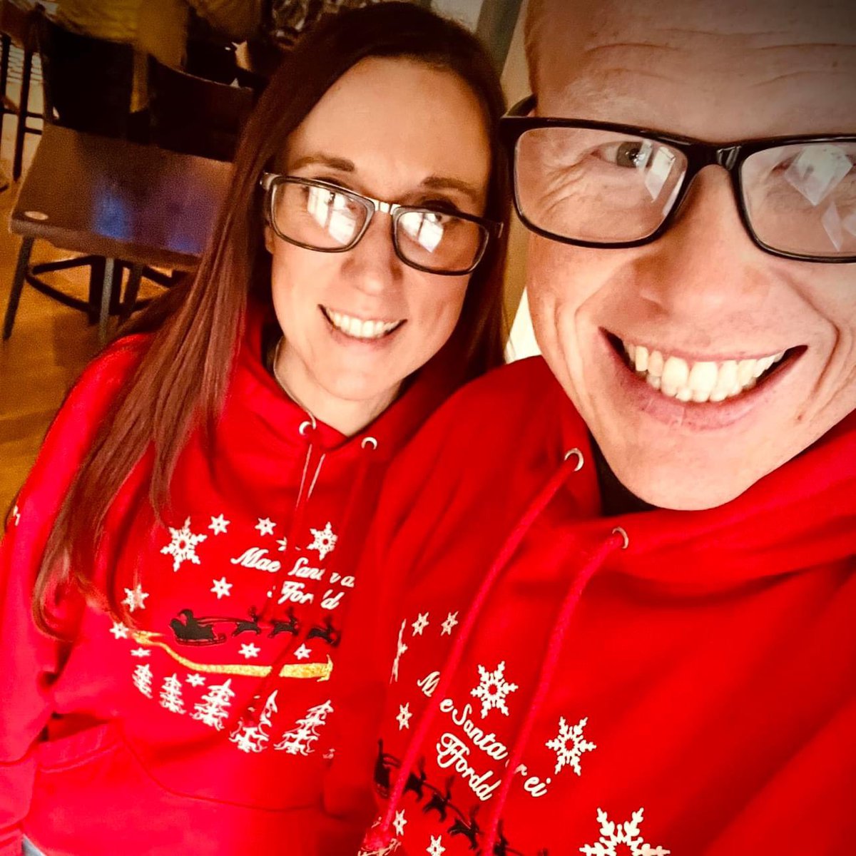 welshshow's tweet photo. Bydd @AngharadFach ac @aljamescymru ar @BRORADIO @welshshow am 7 i edrych yn ôl ar 2023, i chwarae eu hoff ganeuon ac i roi'r byd yn ei le. 🎅🏼🎄

Cerddoriaeth gan @Morganelwy @_gwilym @meigwynedd @_popeth @ywsgwynedd a mwy ❤️🎵🎸🏴󠁧󠁢󠁷󠁬󠁳󠁿

The Welsh Show on Bro Radio at 7 https://t.co/eVXXf566Ee