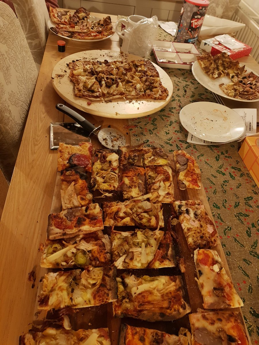 Using up those Christmas leftovers... hope everyone's having a relaxing boxing day!
🌲😁🍻🍕