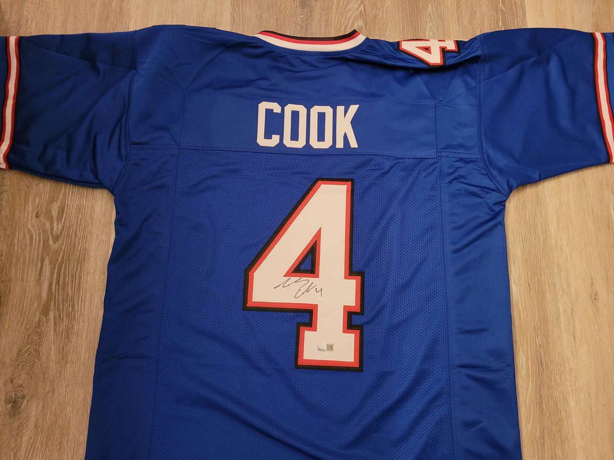 Trillohgeee's tweet image. I am doing a special Post Christmas Giveaway for Bills Mafia! 

To enter:
Retweet
Follow myself
Reply with a Go Bills!

Winner will receive a Signed James Cook jersey!

Shipped within the US only.

Good luck to #BillsMafia 
Ps I love you all

Go Bills