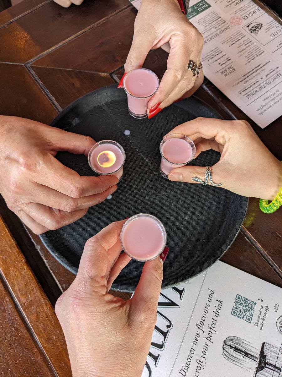 Euthumia's tweet image. Nincs elég maradék a hűtőben #devan
De hát találka volt, így #ennijó
 #day26
#teamxmas