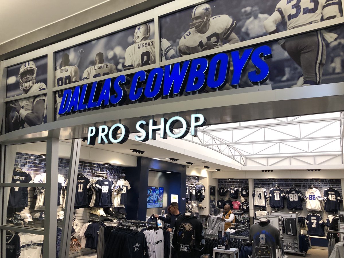 Flying from God bless Texas today and since it’s still Christmas season, gonna get a gift for my pal ⁦@phillyrooster⁩ -pretty sure he loves the Cowboys .