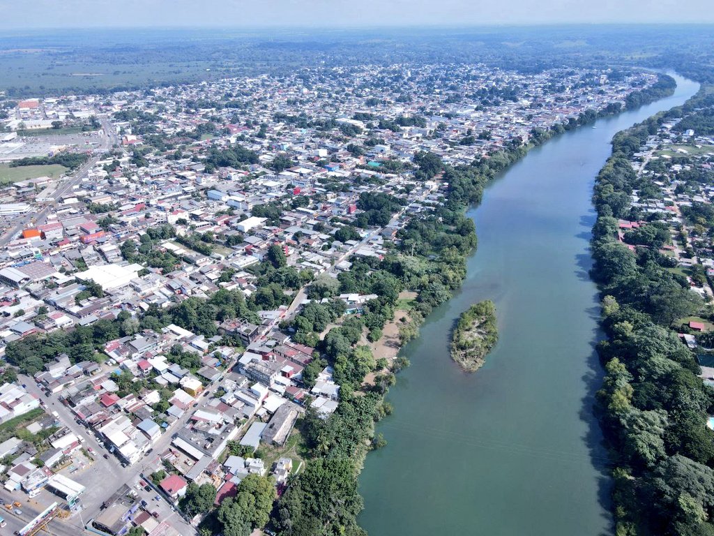 Sostuvimos reunión de trabajo y recorrido de campo con el área de Planeación y Medio Ambiente del municipio de San Juan Bautista Tuxtepec, estableciendo una agenda de actividades que se realizarán en el 2024, para atender el tema de saneamiento del Río Papaloapan.

<a href="/salomonj/">Salomón Jara Cruz</a>
