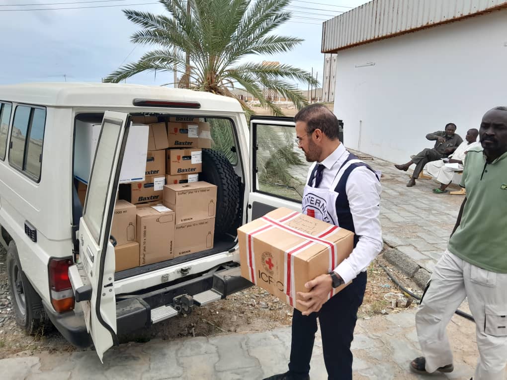 ICRC_Sudan's tweet photo. The ICRC continues its humanitarian efforts in #Sudan to help sick and wounded people affected by the ongoing conflict.

Today, the ICRC donated essential medical supplies to Bawaris Military Hospital in Port Sudan. https://t.co/igKpzp5V7Z