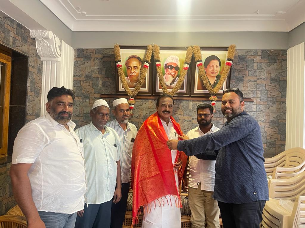 HARRISBABUSDPI's tweet photo. அதிமுக  முன்னாள் அமைச்சரும் பல்லடம் சட்டமன்ற உறுப்பினருமான மதிப்பிற்குரிய  M.S.M.ஆனந்தன்  அவர்களை SDPI கட்சியின் திருப்பூர் தெற்கு மாவட்ட நிர்வாகிகள்  சந்திப்பு.
#வெல்லட்டும்_மதச்சார்பின்மை #மதச்சார்பின்மை_பாதுகாப்பு_மாநாடு
#ஜனவரி7 | #SDPITamilnadu #SDPI | #Madurai | #conference https://t.co/Vx7bPJU9Qe