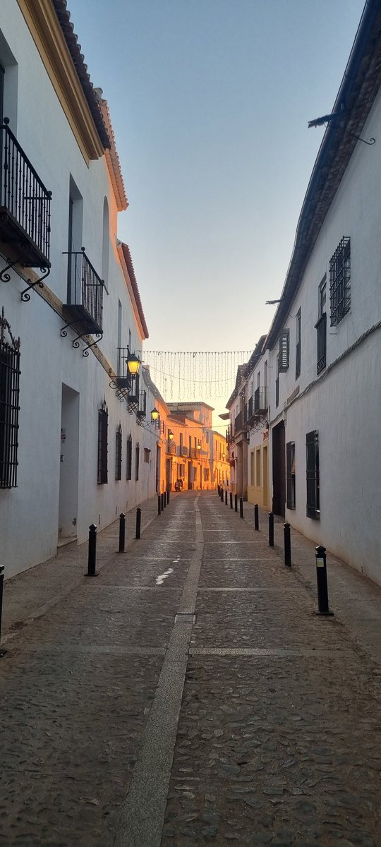 Lezo722's tweet photo. La superioridad estética del atardecer en la piedra https://t.co/cIIhXTcf1K