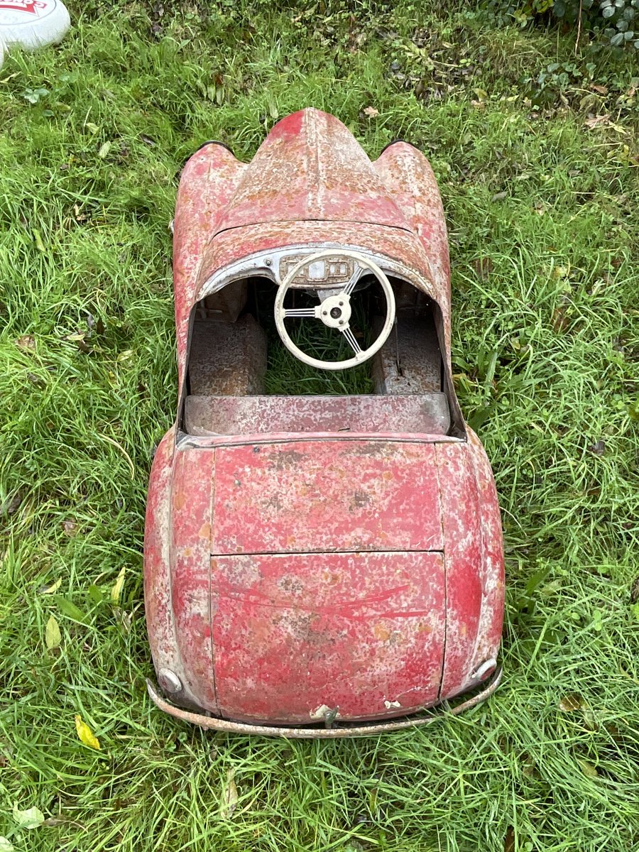 UKREST0RATI0N's tweet photo. #goodwood #originalj40
#onlyoriginalonce #originalcar #originalj40pedalcar #britshpedalcar #austinj40 #propertoy #childrenstoy #toy #pedal #race #redj40 #tartanred #pedalcar #redj40pedalcar #childpedalcar #christmas2024present https://t.co/rAlHfFeLEh
