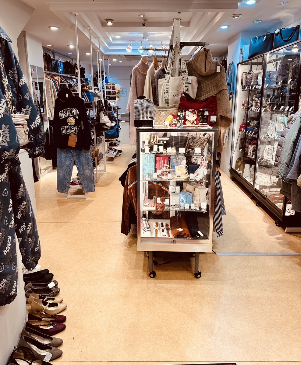 recycle_color's tweet photo. リサイクルショップカラー中村橋店
オープンしました。
宜しくお願い致します。
#古着　#古着屋　#リサイクルショップ
#ブランド　#ブランド古着
#ブランド買取り　#ブランド食器
#ブランドバッグ　#ブランド古着買取り
#古着買取り　#買取り
#江古田駅　#練馬　#中村橋 https://t.co/pfRvssLKj0