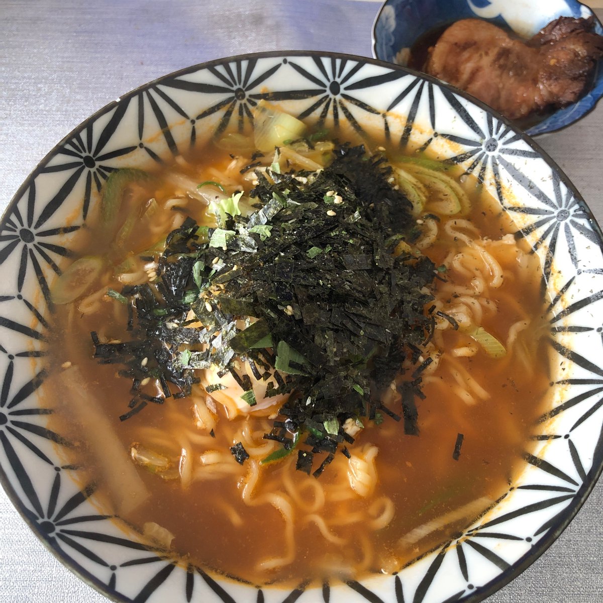 eats_tokyo's tweet image. ラーメン王 キムトンケ 海苔ラーメン
#農心 #nongshim #cheatfood #instantnoodle