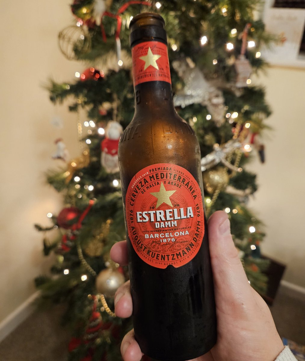 He drinks Estrella..

#afcb 🍒