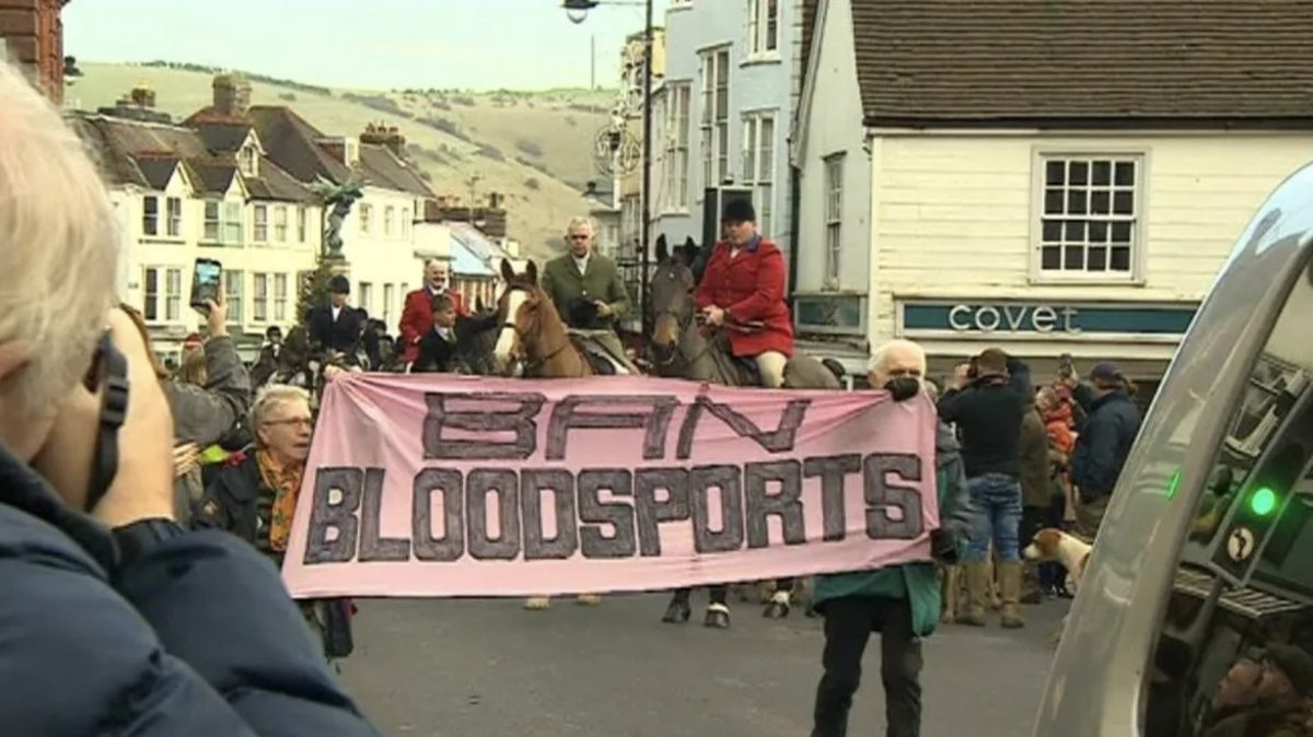 ProtectTheWild_'s tweet photo. We couldn't have put it better than anti-hunt protestor, Ricky Politz, today:

"I think it's a bizarre, antiquated tradition and I think it's even more bizarre that I'm here in 2023 having to picket it to sort of show support for living, innocent, sentient beings. https://t.co/UdJgwhj5cf