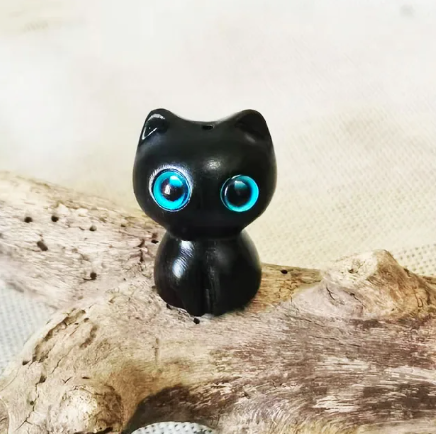 catmemesonly's tweet photo. I wish I was a cat figurine, no school, no work, just looking cute all the time ❀◕ ‿ ◕❀ https://t.co/ZZP0rFGtPa